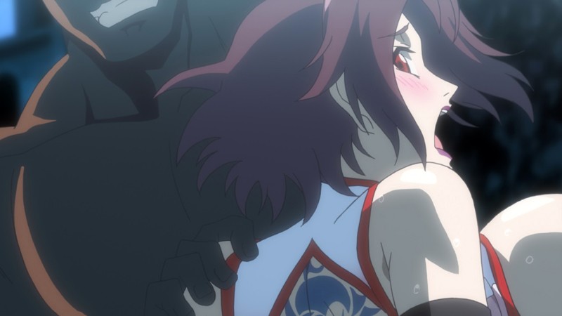 大勢の前で辱めにあう李美鳳